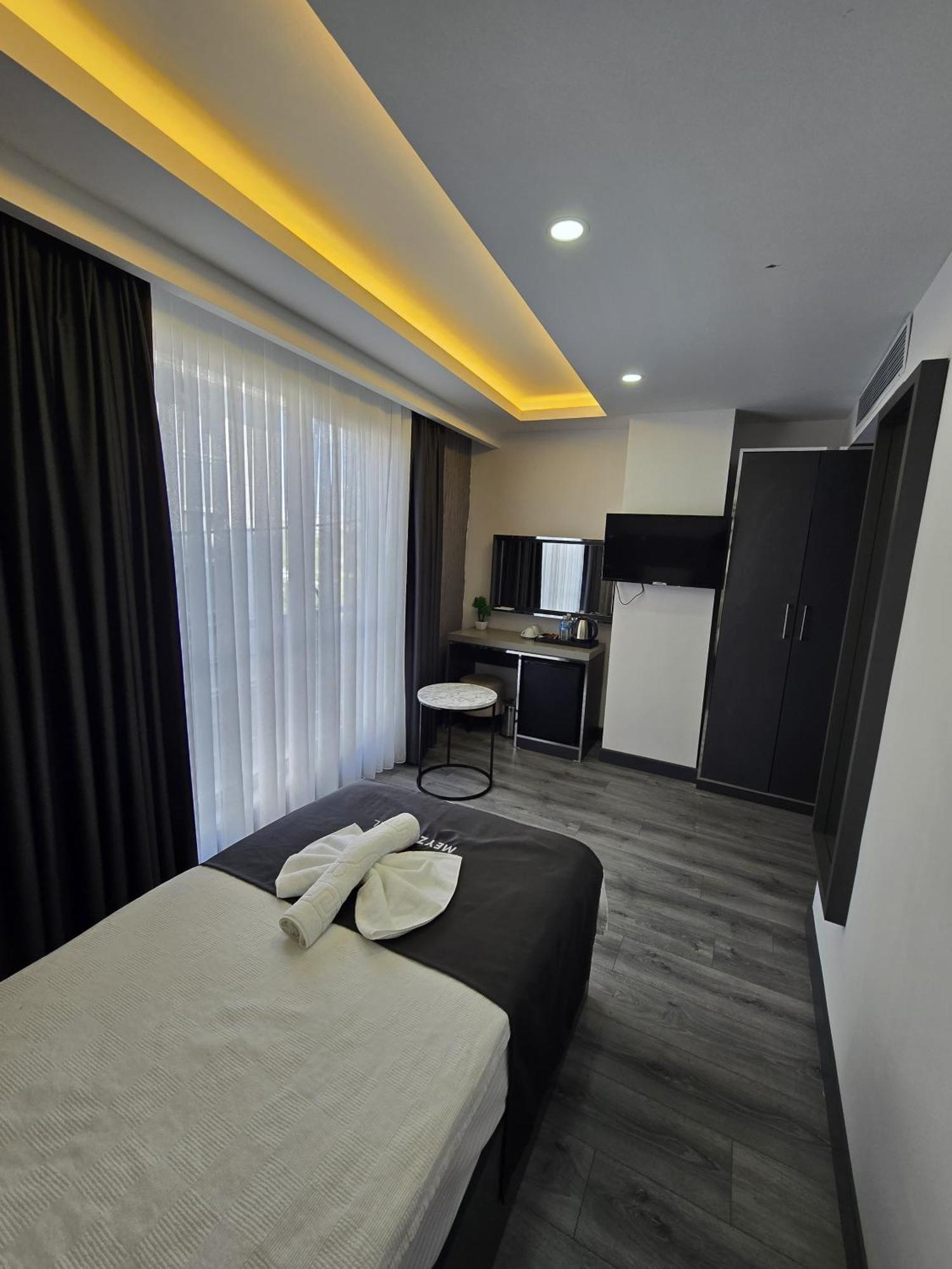 Meyzi Hotel Istanbul Exterior photo