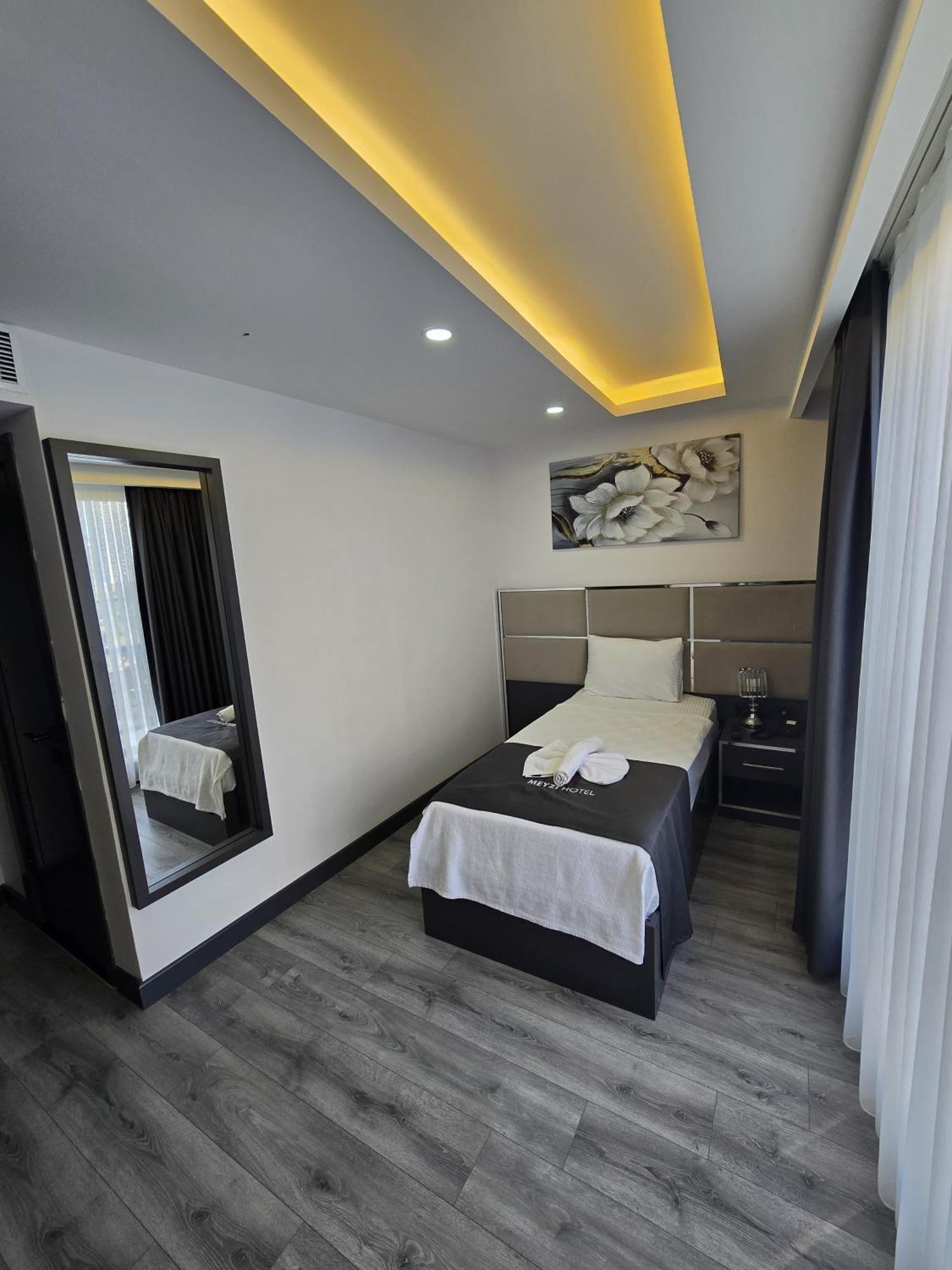 Meyzi Hotel Istanbul Exterior photo